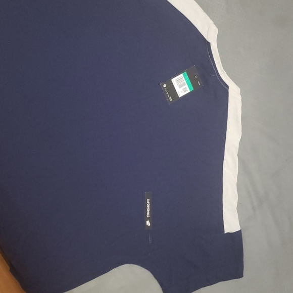 Nike short sleeve 👕 - Picture 3 of 4